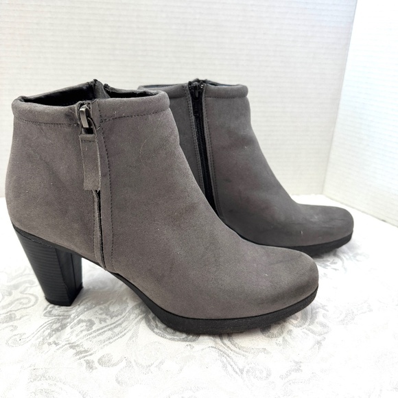 Novacas ladies grey ankle booties, vegan suede leather size 40/8.5, 3 inch heel - Picture 1 of 8